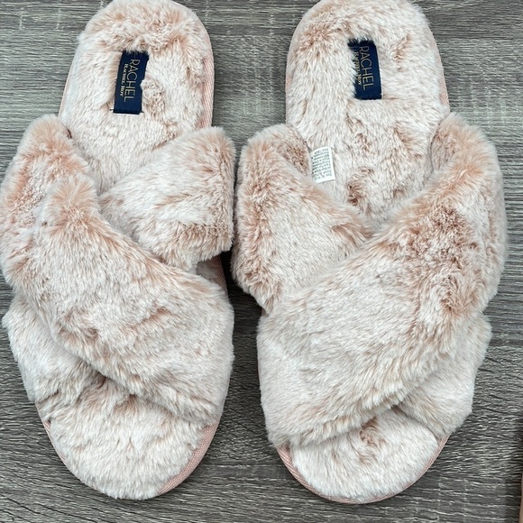 NWOB. Rachel Roy 11-12 Pink Fuzzy Cozy Plush Cross Front Slippers. - Picture 4 of 9